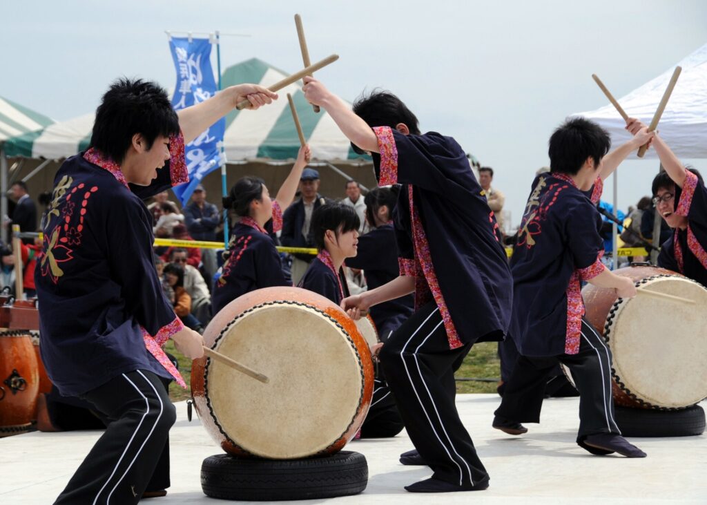 Taiko — apresentação de grupo de tambores