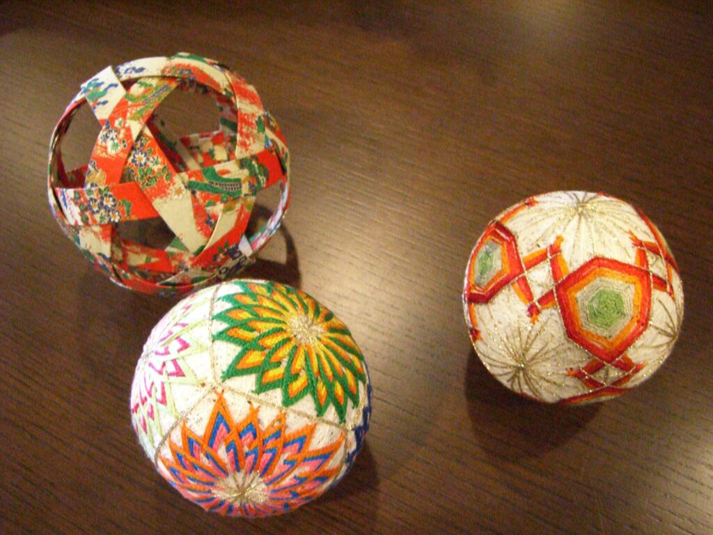 Temari — bolas bordadas
